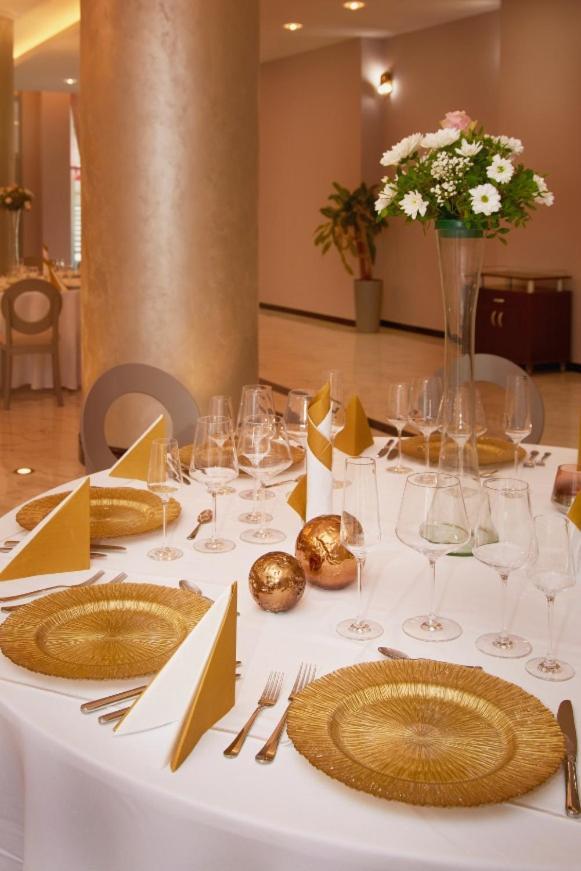 Hotel Univers Cluj-Napoca Eksteriør billede