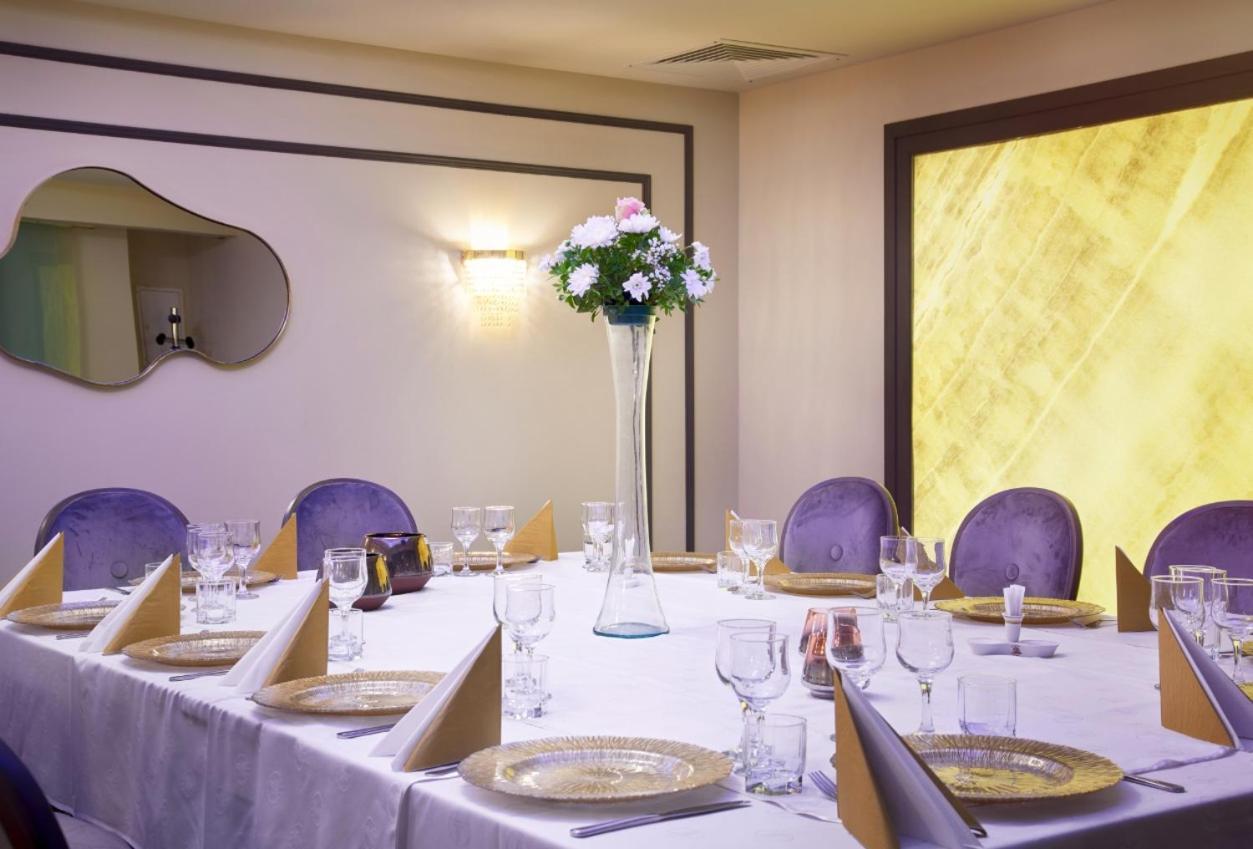 Hotel Univers Cluj-Napoca Eksteriør billede