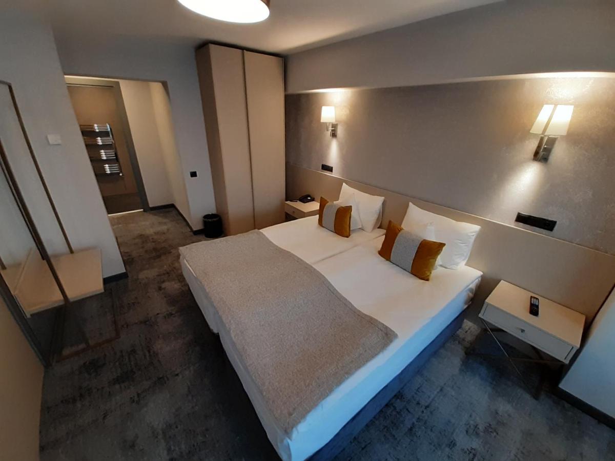 Hotel Univers Cluj-Napoca Eksteriør billede